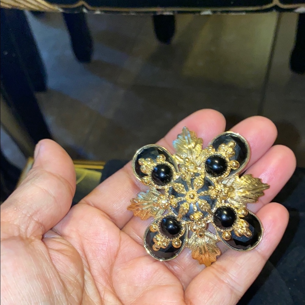 Vintage Rare St John Elegant Gold and Black Floral Brooch - Picture 7 of 8